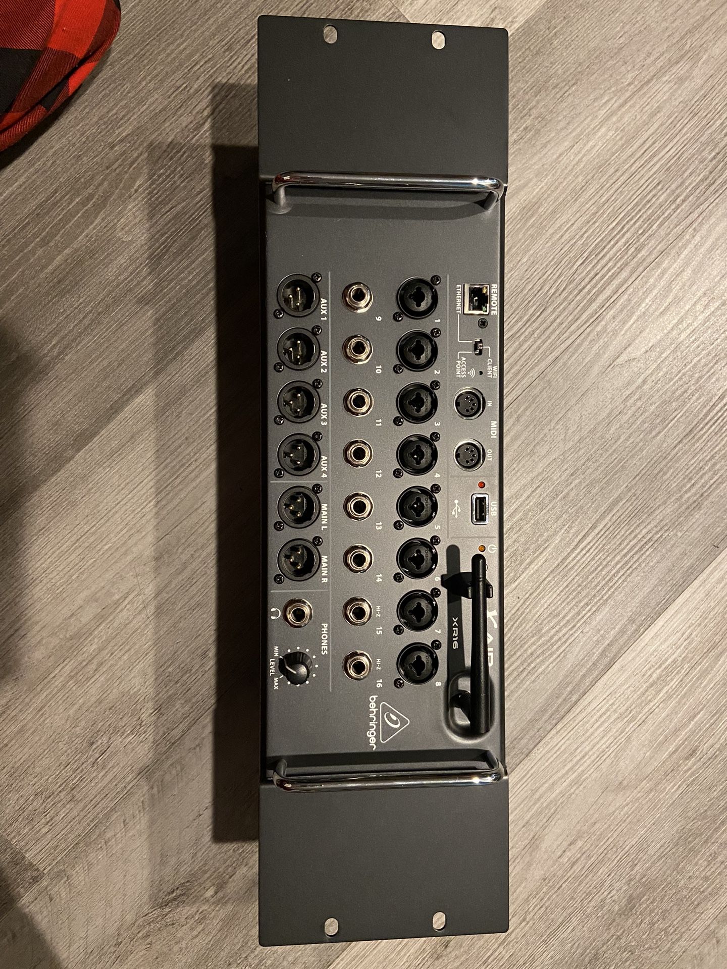 Behringer X Air XR16 Tablet-Controlled Digital Mixer