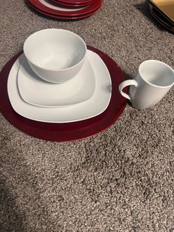 White porcelain dinnerware