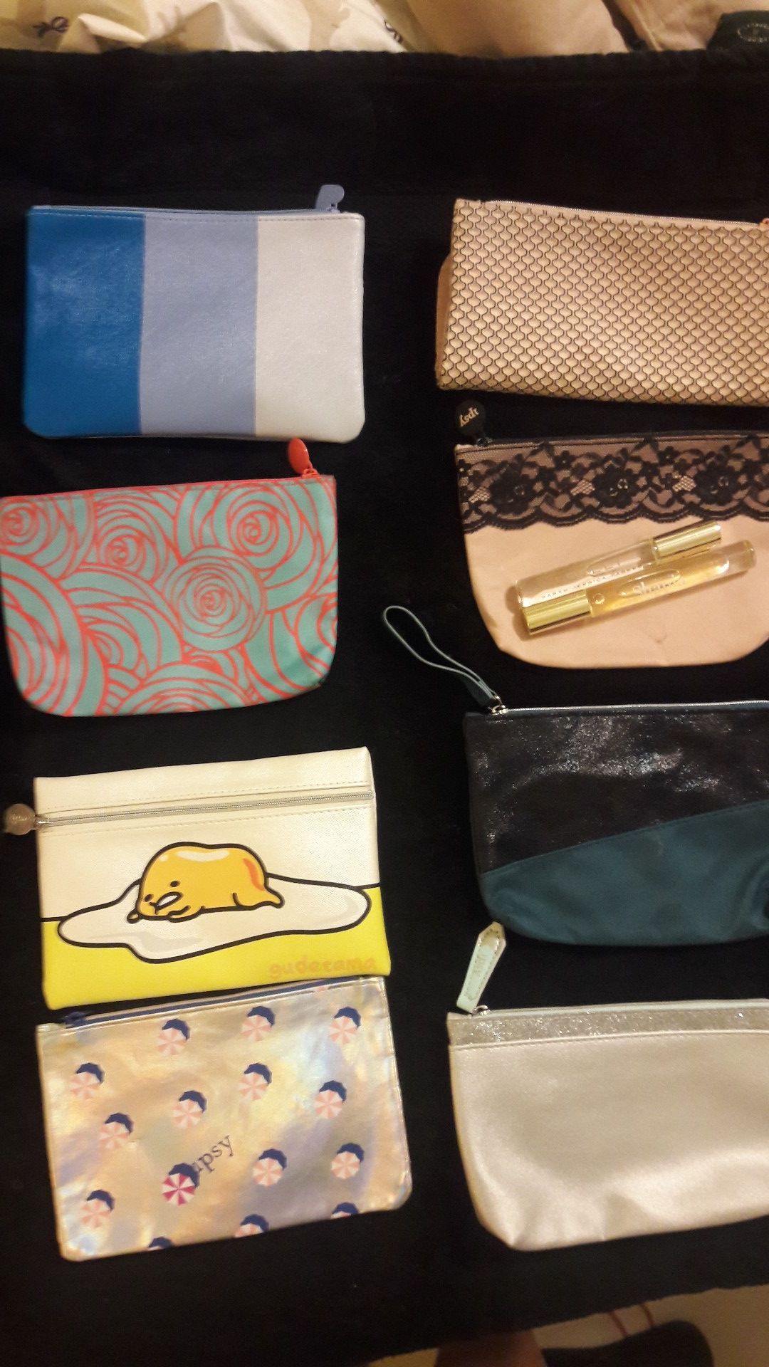 LOT OF 8 IPSY BAGS AND 2 ROLLER BALL PERFUME Shania & Lovely Sarah Jessica Parker