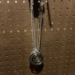 Silver Tone Necklaces With Opened Circles ⭕️ Pendant