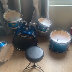 Drum Set (look At Des)
