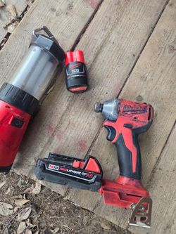Milwaukee tools (used) no chárger $90 for everthing nothing less nada menos pick up only área jersey village 77O41