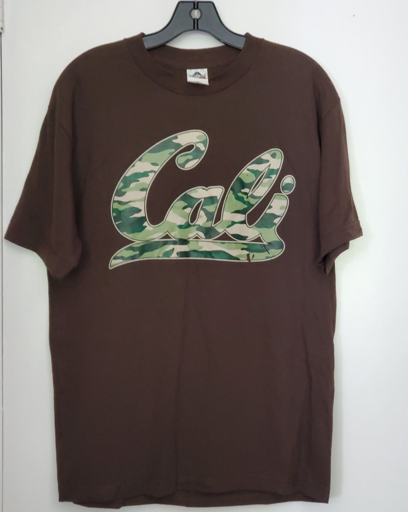 Cali T shirt Camo print on Brown T shirt Size med