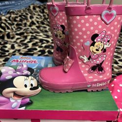 Minnie Mouse Rainboots & Raincoat