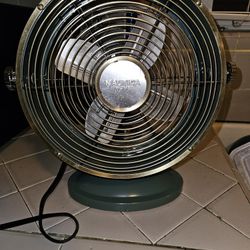 Nautica table top fan