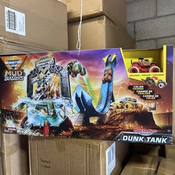 Monster Jam Mud Blasters Monster Mutt Dalmatian Dunk Tank Playset