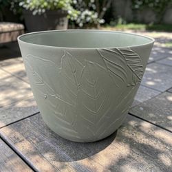 Tierra Verde Melody Wrapped Leaves Plastic Resin Garden Planter Pot 14in tall 15.5in diameter