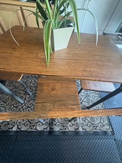 Table 4 chairs