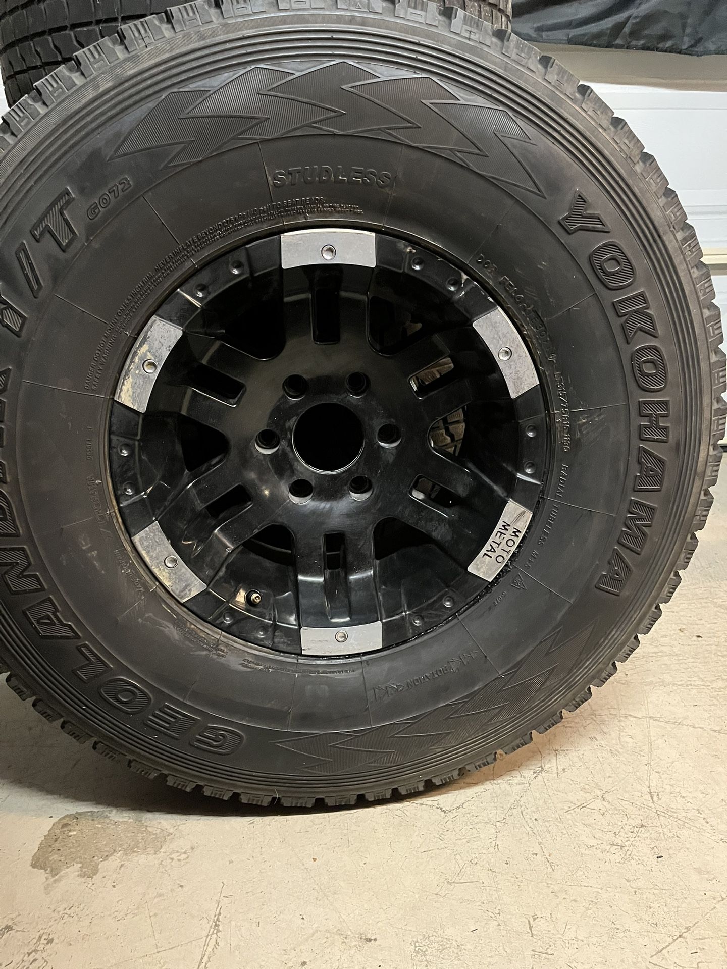 Lt 317/75/r16 Yokohama Geolander Tires With Moto Metal Rims