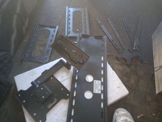 TV mounts one swivel 60 lb capacity