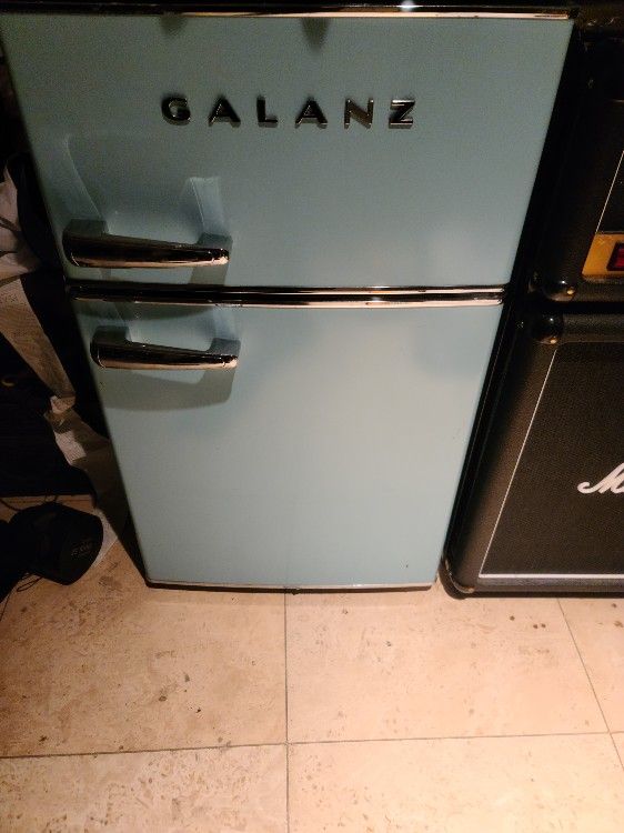 Galanz Retro GLR31T
