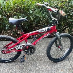 Boys Bike In Excellent Condition 