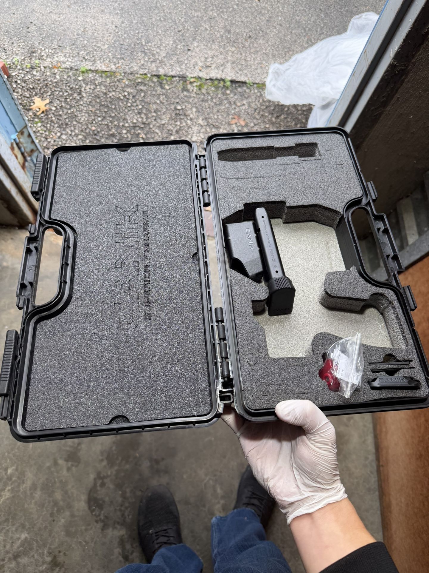 Caniks Case (Gift Set)