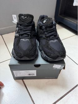 N New Balance 9060 Athletic Shoe - Black / Black