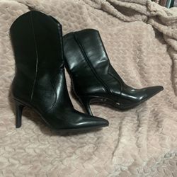 Woman’s Boots Size 8