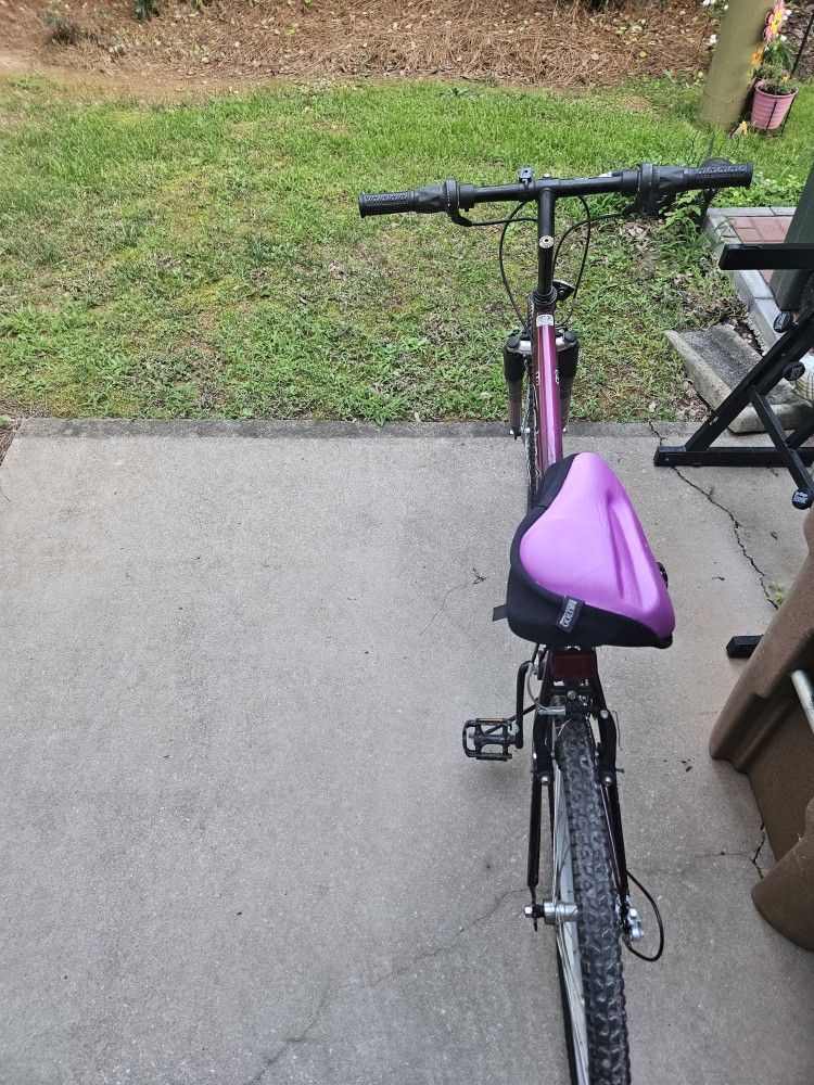 Roadmaster Women's 18 Speed Bike With Cushioned Seat