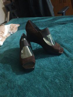Marc fisher suede pumps size 7 1/2