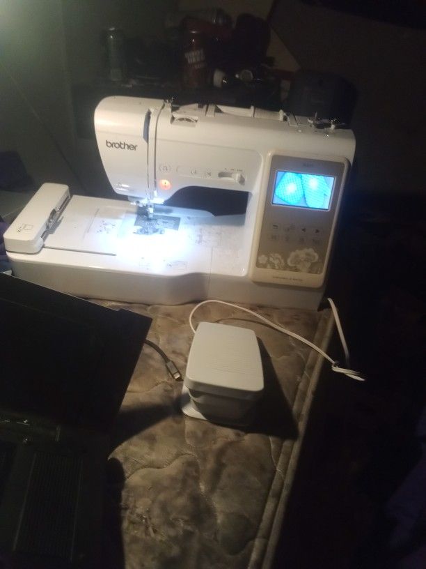 Brother Embroidery And Sewing Machine SE625