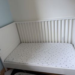 Crib / Toddler Bed