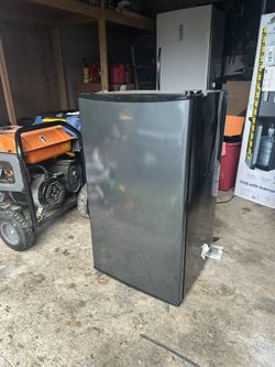 Mini fridges - 5 Of Them 