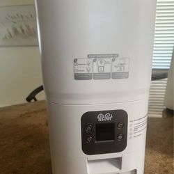 AUTOMATIC PET FEEDER