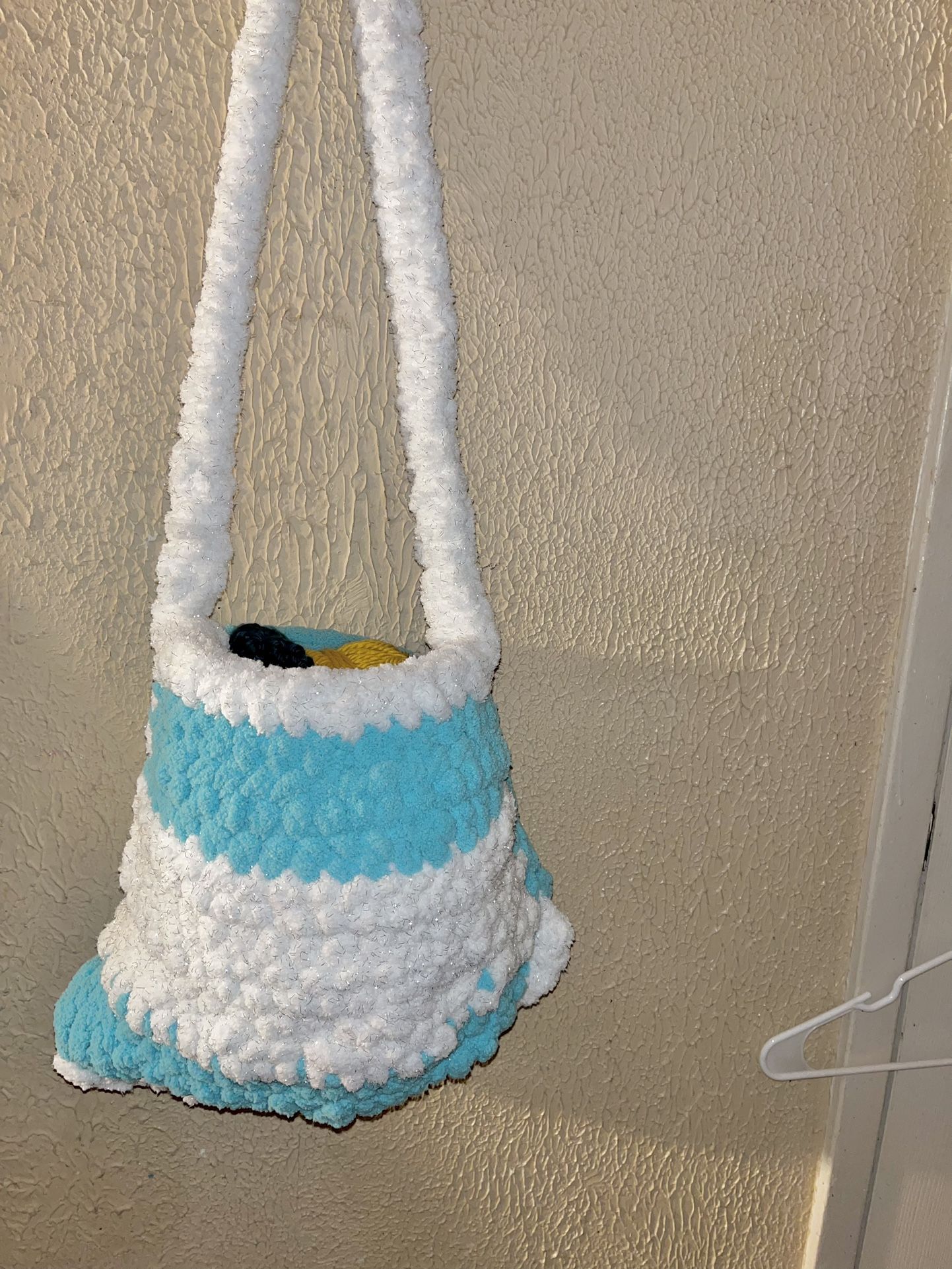 Chunky crochet shoulder bag