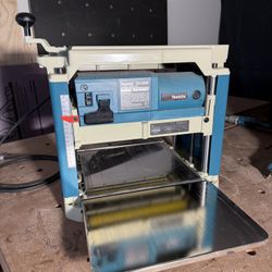 Makita 2012NB Planer