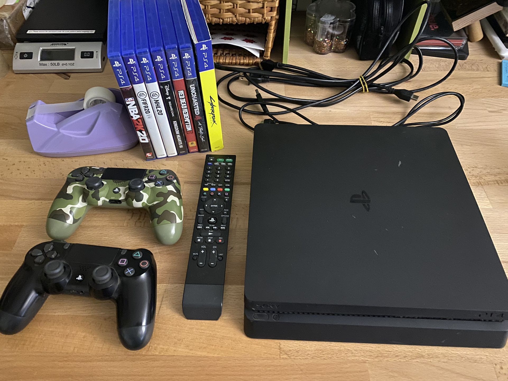 PS4 Slim 500 GB, 2 Controllers, 7 Games,PDP Universal Remote