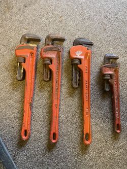 Pipe wrenches