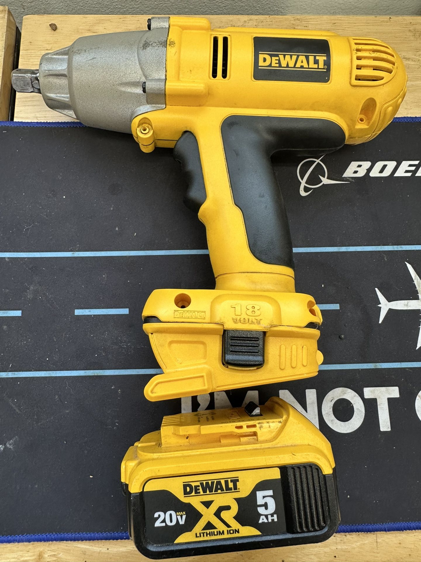 Dewalt Impact Wrench with Big 20V 5AH Batter 