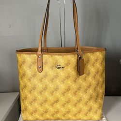 COACH REVERSIBLE CITY TOTE IN SIGNATURE CANVAS WITH HORSE AND CARRIAGE