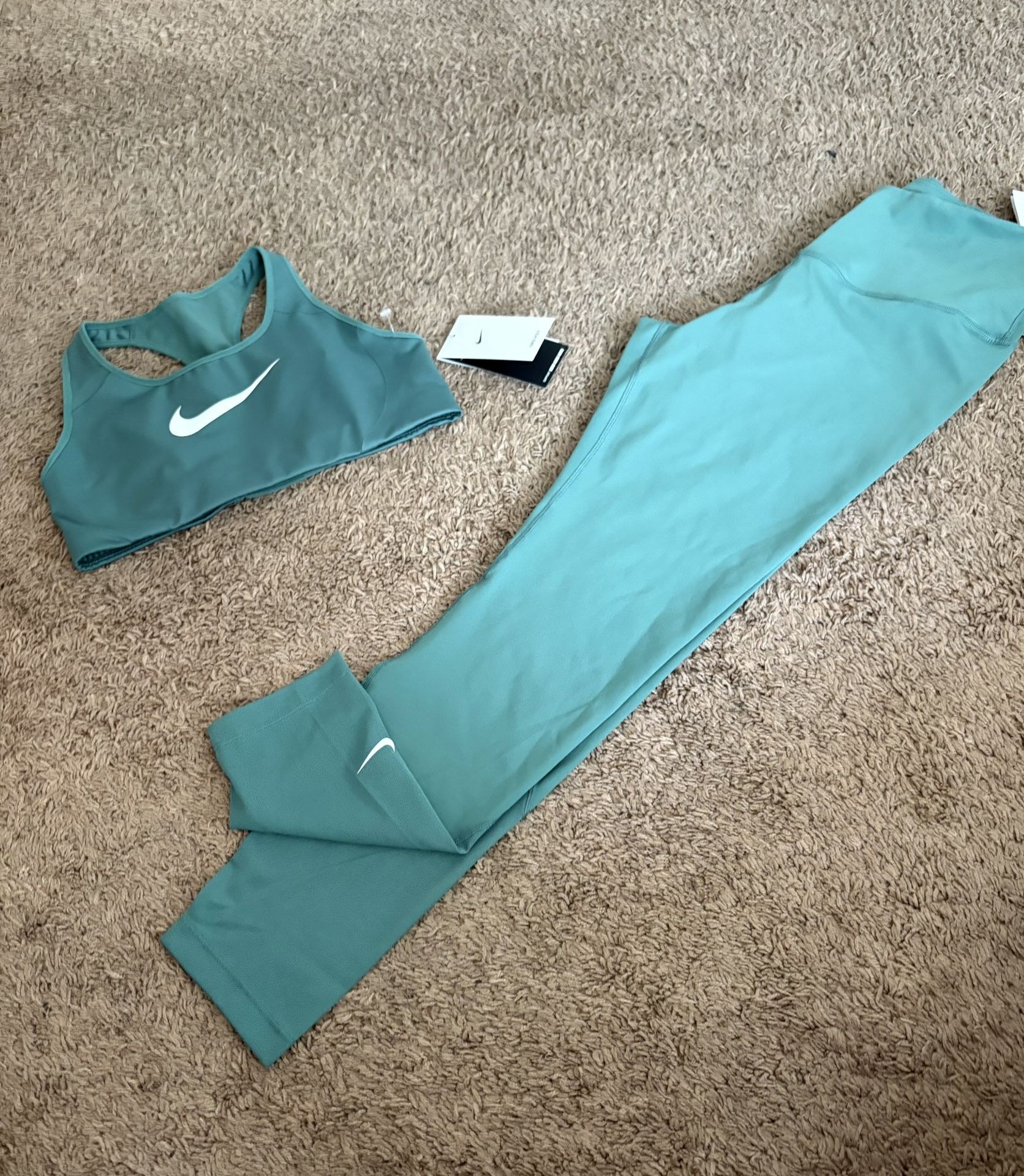 Womens Nike Outfit Size Medium