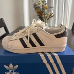 Adidas Women’s Shoe Size 7