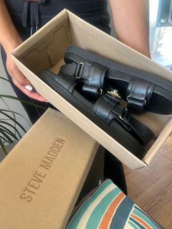 Steve Madden Velcro Sandals
