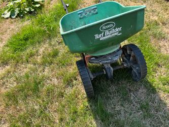 Scotts Turf builder fertilizer spreader