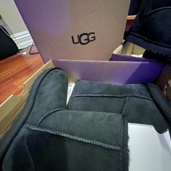 UGG BLACK SIZE 7 BRAND NEW