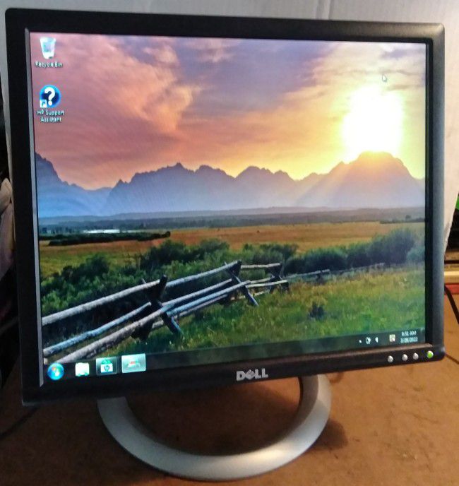 Dell19 LCD Computer Monitor Excellent Condition