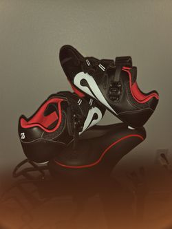 Twice worn Peleton size 10 shoes