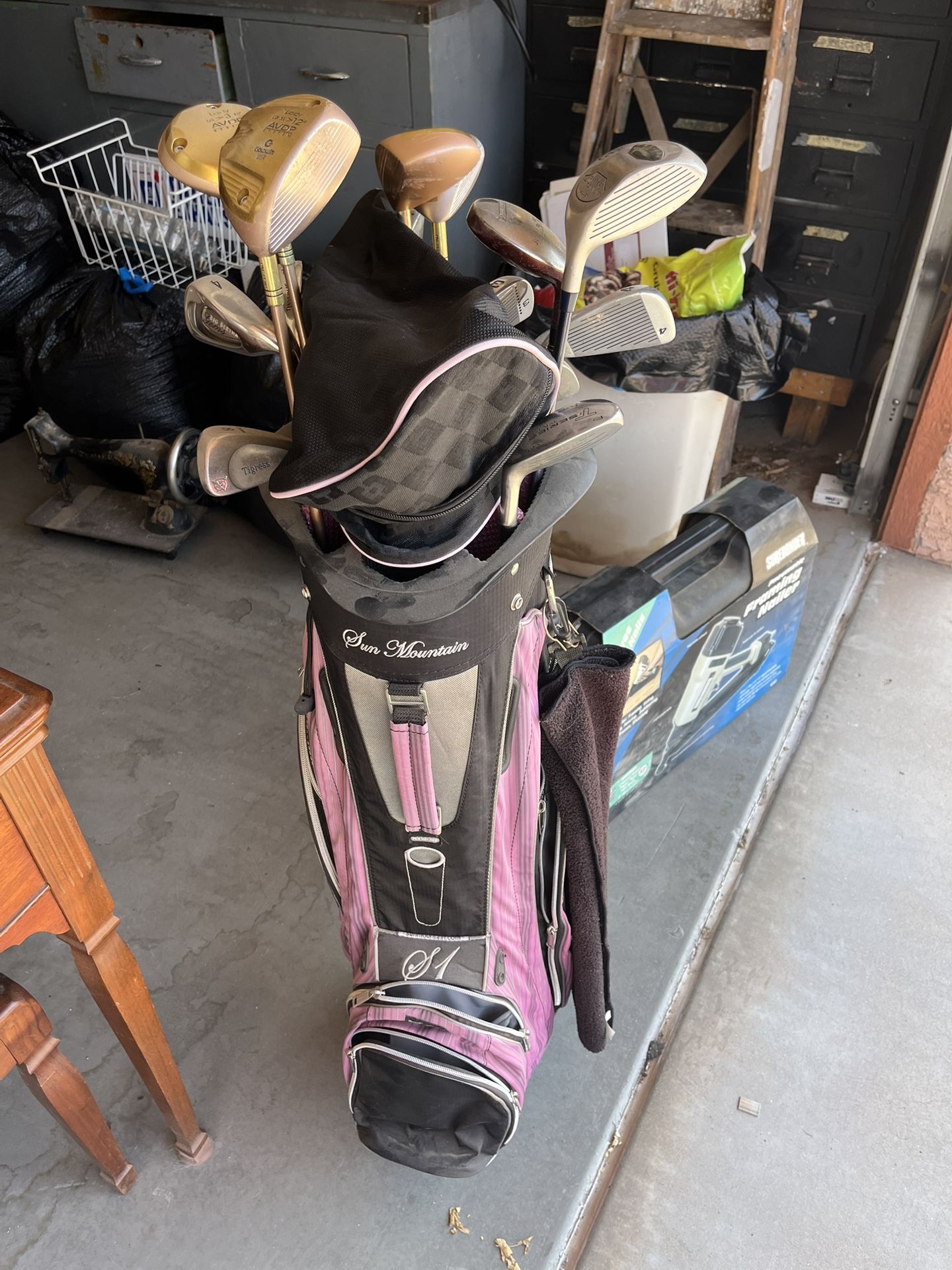 Women’s Golf Clubs And Bag