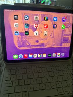 Ipad 10th gen w/ Keyboard case