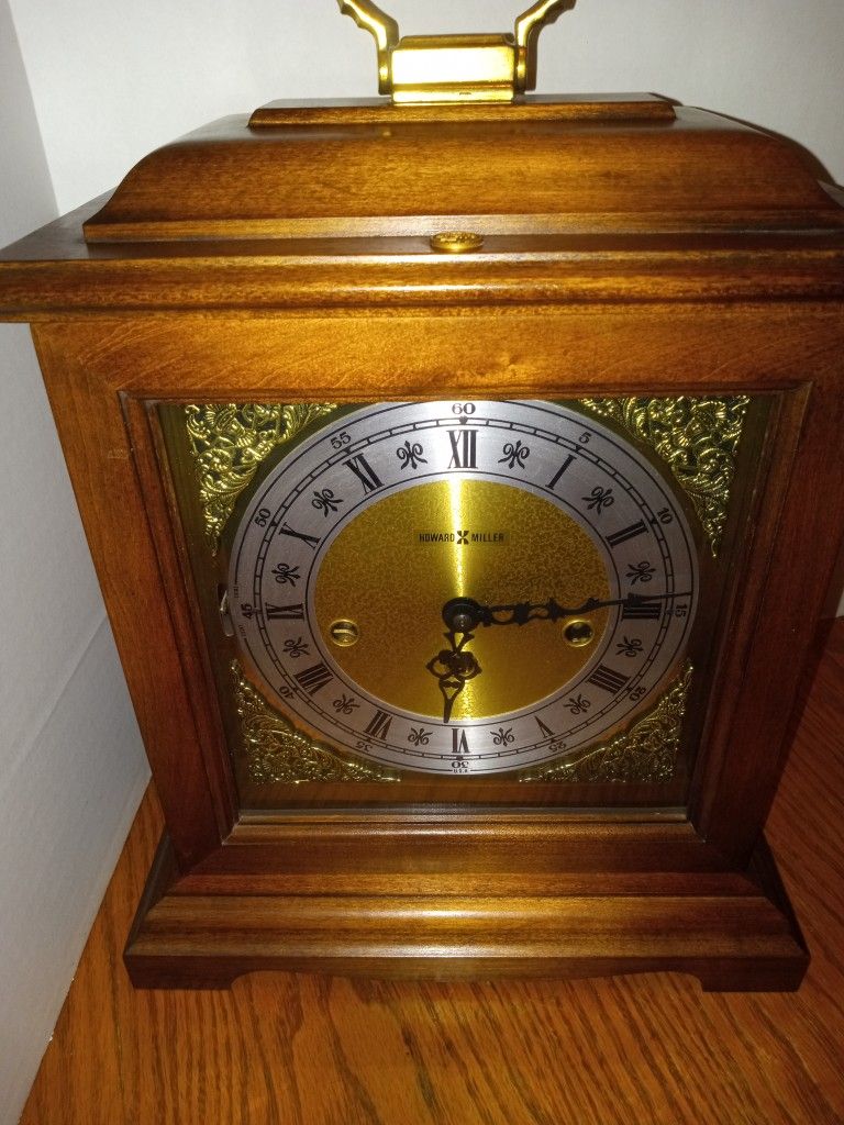 Flawless Howard Miller German #340-020 Mechanical Wooden Mantle Clock Please Look At All Photos
