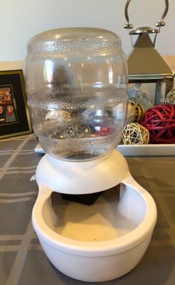 Small Pet water bowl dispenser