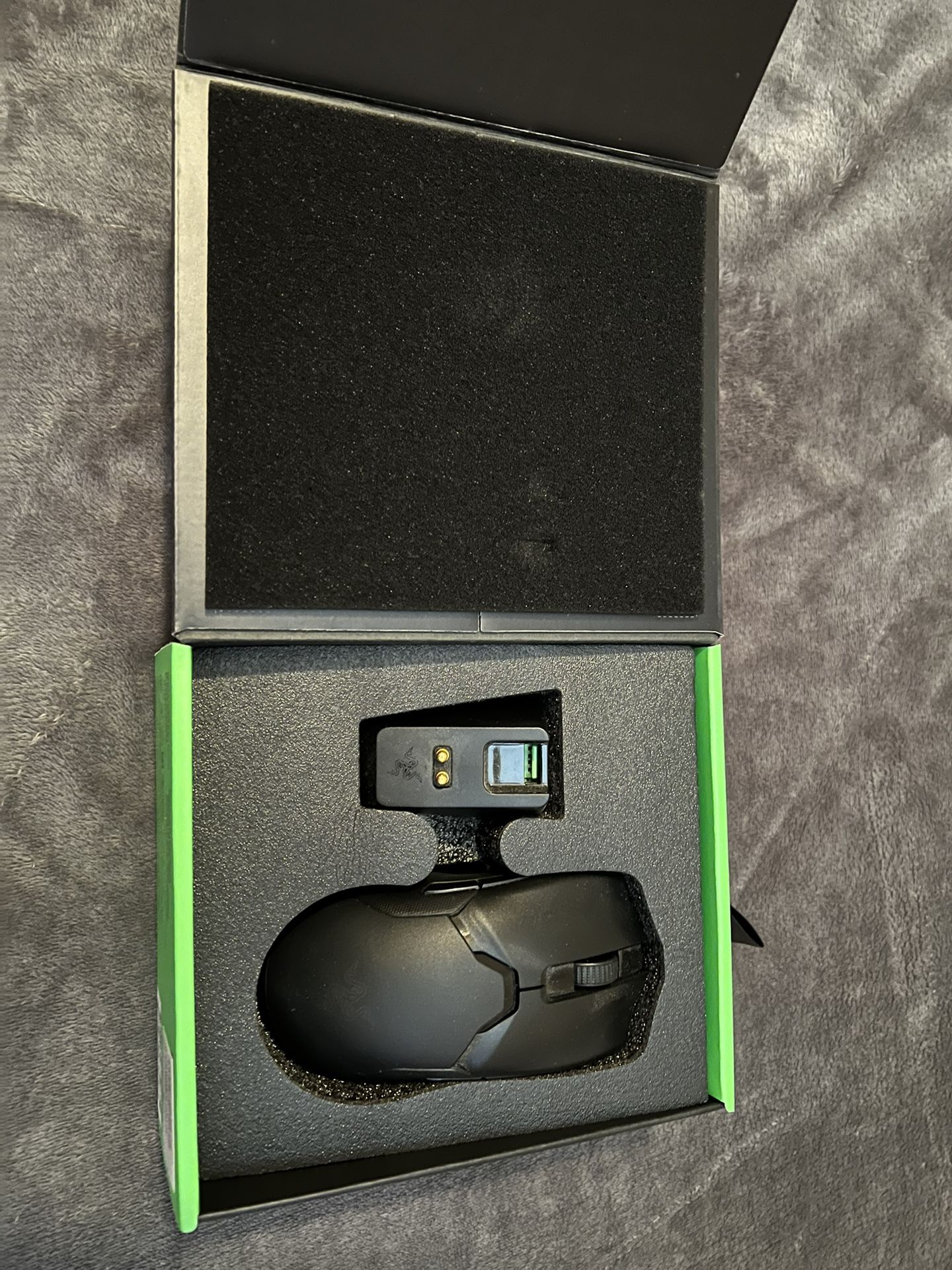 Razer Viper Ultimate Hyperspeed Lightest Wireless Gaming Mouse & RGB Charging Dock: Fastest Switch - 20K DPI Optical Sensor - Chroma Lighting - 8 Prog