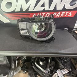 2020-2023 Land Rover Defender Headlight