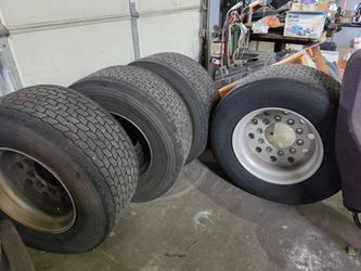 4 Piece 445/50R22.5 Radial Tubeless Recap Super Single Tire on Rim 4
