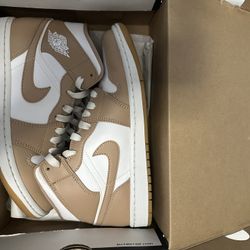 Jordan 1 Mid Hemp/ White Gum 