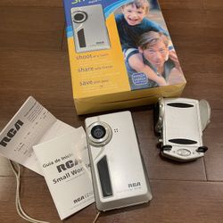 RCA Small Wonder EZ105 Silver Digital Camcorder