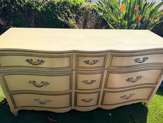 Vintage Drexel dresser and mirror set