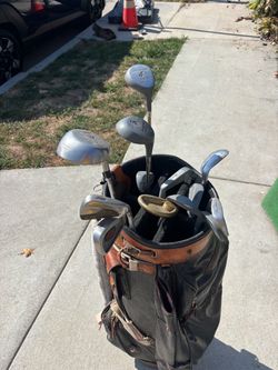 Golf Clubs with bag right handed and bag of 30 golf balls