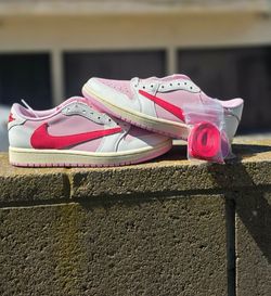 Jordan 1 Retro Low OG SP
Travis Scott Sail Tropical